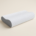 Voria CloudSleep Pillow tegen een warme, gebroken witte achtergrond